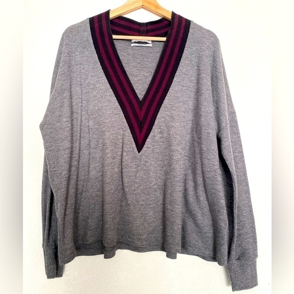 UO V-NECK RED & GRAY VARSITY SWEATER SIZE MEDIUM